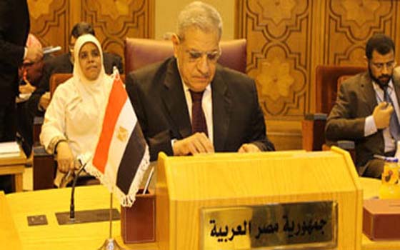   مصر اليوم - إبراهيم محلب ينتهي من أسرع تشكيل حكوميّ ويتجه بالوزراء لحلف اليمين الدستوريّة